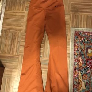 Nike Flare Leggings